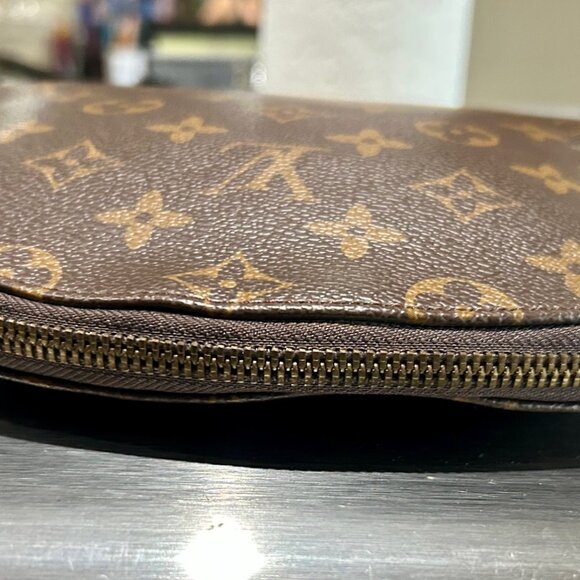 LOUIS VUITTON Monogram Trousse Demi Ronde Cosmetic Pouch M47520 - Picture 4 of 7